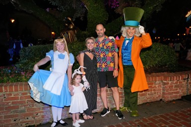 2025-10-28---Magic-Kingdom-Park---Mad-tea-party_5.jpeg