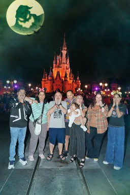 2025-10-29---Magic-Kingdom-Park---The-plaza-restaurant.jpeg