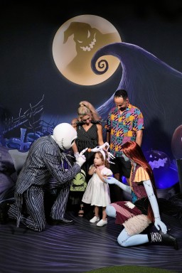 2025-10-29---Magic-Kingdom-Park---Town-square-theater_8.jpeg